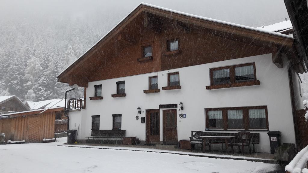 Brugglers Ferienhauser Sankt Leonhard im Pitztal Esterno foto